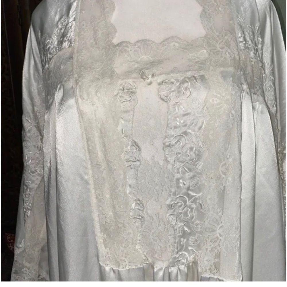 Vintage Peignoir Set 🌹  robe nightgown